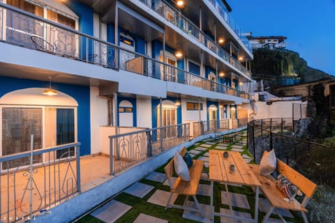 Property building, View (from property/room), Balcony/Terrace