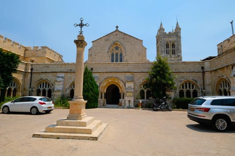 Facade/entrance, Landmark view