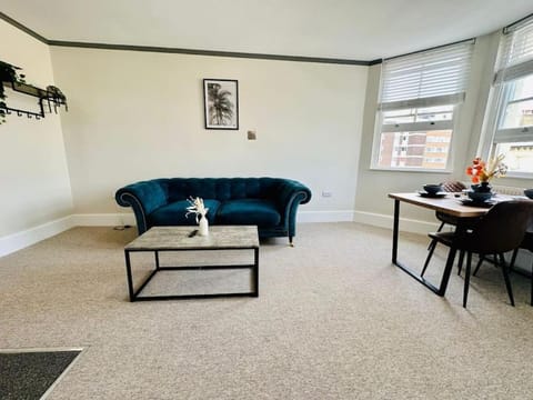 5Morden Serviced Accommodation High Standard Apartment in Hove