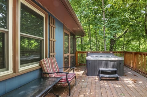 Serene Forest View- Hot Tub- Pet Friendly With Fenced Yard House in Pittman Center