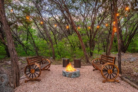 Breathtaking Roof Pool Views, Gameroom, Firepit House in San Antonio