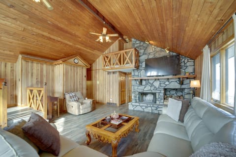 Maggie Valley Home with Impeccable Mountain Views! House in Maggie Valley