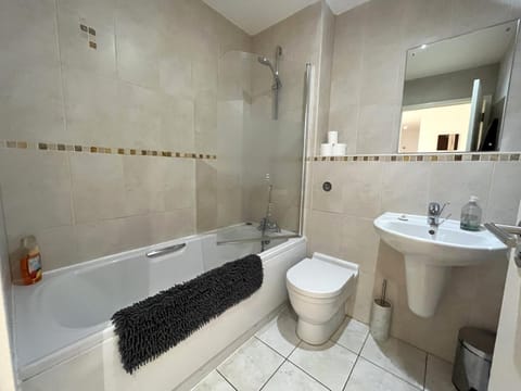 Plush Apartment 2 bed for Business and Pleasure Condominio in Wakefield
