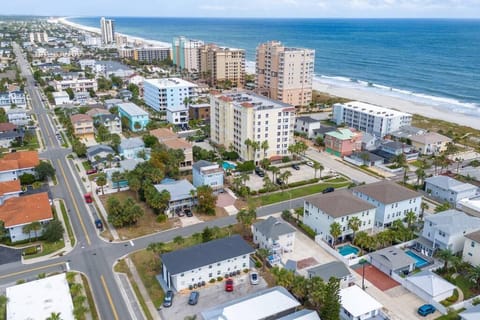 Property building, Neighbourhood, Bird's eye view, Beach, Location