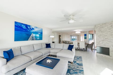 Steps to Beach & Pool - Resort Amenities Galore! Maison in Sand Key