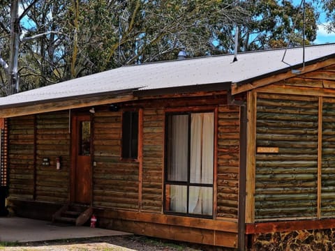 Cabin 1 - Snowy Accommodation Maison in Adaminaby