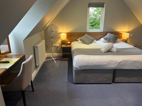 Corner House Hotel Gatwick with Holiday Parking Hotel in Horley