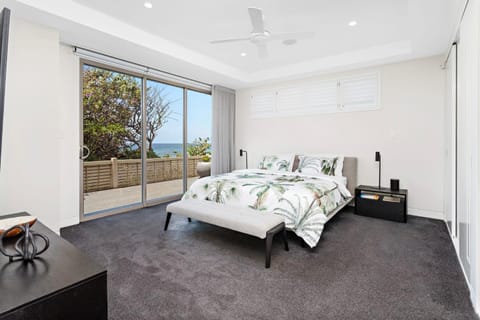 Beachfront Bliss House in Wollongong