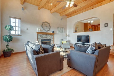Santa Fe Sanctuary Fireplace and Outdoor Kitchen! House in Santa Fe