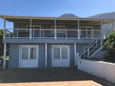 Rustic Beach House Casa in Cape Town