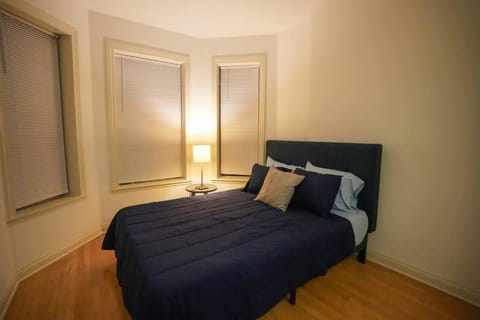 Modern 4BR in Hyde Park, Walk to University Apartment in Chicago