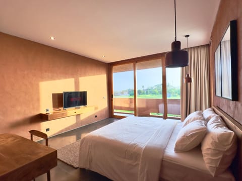 Bed, TV and multimedia, Bedroom