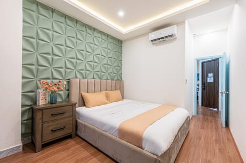 Bed, Photo of the whole room, Bedroom, air conditioner