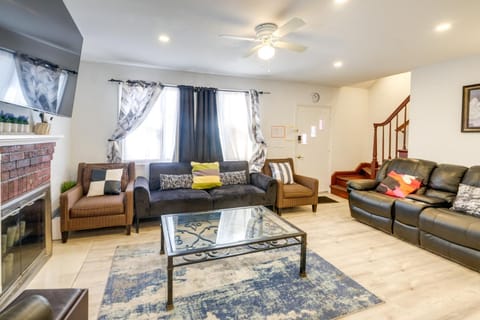 Oxon Hill Rental about 3 miles to MGM National Harbor Casa in District of Columbia