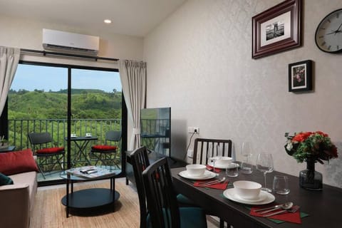 Balcony/Terrace, Living room, Mountain view, air conditioner