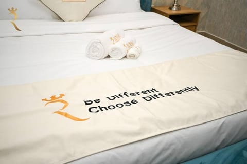 Bed, Property logo or sign, Photo of the whole room, Logo/Certificate/Sign, Bedroom, Certificate/Award, towels