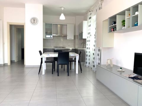 TV and multimedia, Kitchen or kitchenette, Living room, Dining area, pet friendly, stove