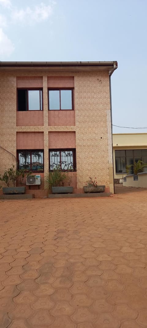 APPART HOTEL MIREILLE Liebeshotel in Yaoundé