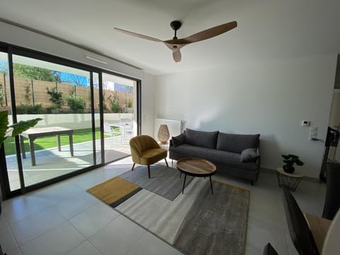 Living room, Garden view