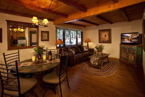 Cottam's Lodge by Alpine Village Suites Nature lodge in Taos Ski Valley