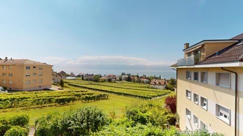 View (from property/room), Balcony/Terrace, Lake view