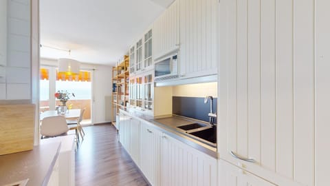 Dining area, kitchen