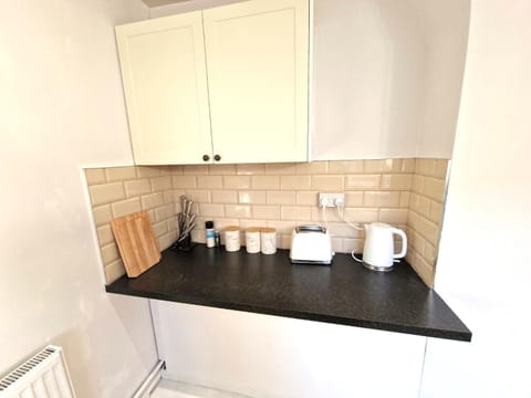 AO Home Lettings - Ferryhills House Apartment in Watford