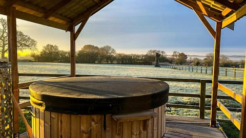 Reindeer Lodge by StayStaycations Chalet in East Staffordshire District