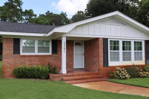 Quiet and Cozy Ranch House in Wilmington