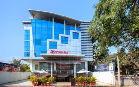 Treebo Trend Shivam Inn Haniman hotel in Lucknow