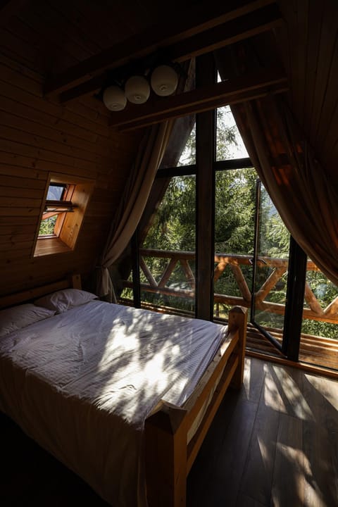 View (from property/room), Balcony/Terrace, Bedroom, Mountain view