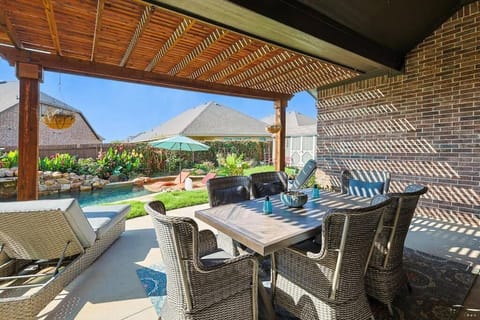 Modern Olympus View Oasis + Pool House in Waxahachie