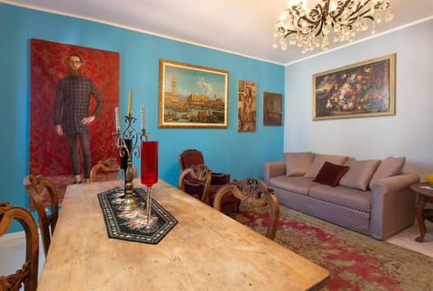 Living room, Decorative detail, Dining area