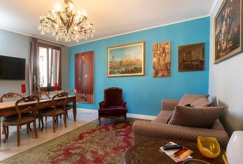 Communal lounge/ TV room, Living room, Dining area