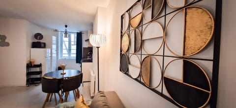 L'Art Déco 3 étoiles Wifi, Netflix, Disney, Coeur de Bastide Apartamento in Villefranche-de-Rouergue