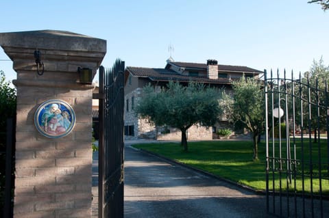 Property building, Facade/entrance, Garden, Parking