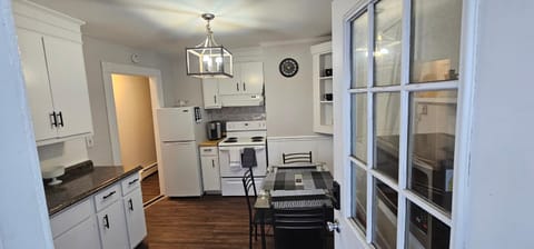 Private Apt in Middletown-Wesleyan Apartment in Middletown