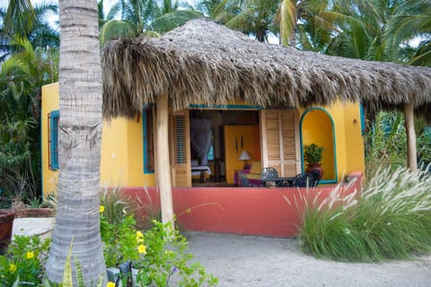 SimplyBaku - Beach Amanecer Villa in La Cruz de Huanacaxtle