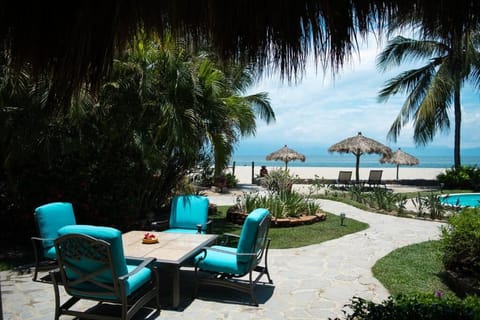 SimplyBaku - Beach Amanecer Villa in La Cruz de Huanacaxtle