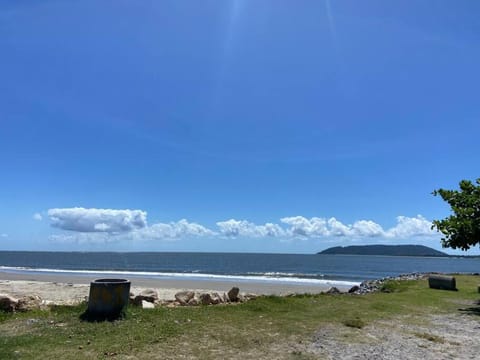 Casa nova com vista para o mar 30 metros do mar House in São Francisco do Sul