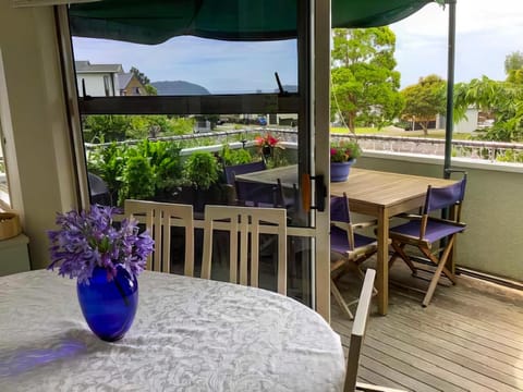 Hosts on the Coast - Tranquillity on the Hill House in Whangamatā