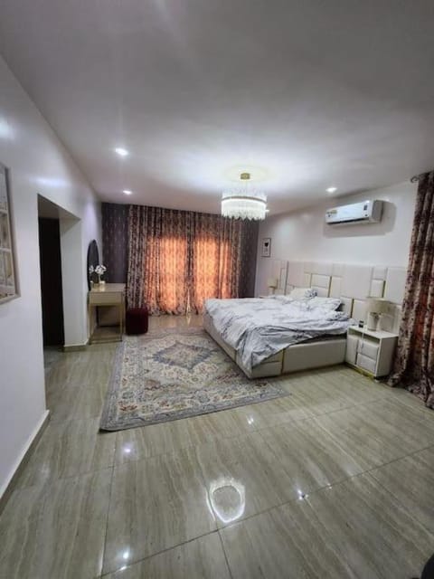Luxury 4 Bdr Home in the city House in Abuja