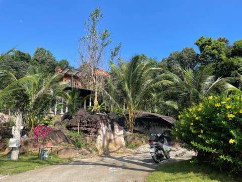 Ong Vinh House - Living Among Nature ! Villa in Phu Quoc