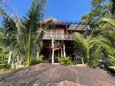 Ong Vinh House - Living Among Nature ! Villa in Phu Quoc