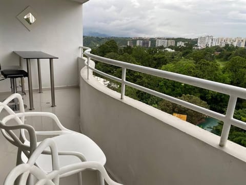 Lujoso Apartamento en exclusivo Condominio & Spa Condo in Floridablanca