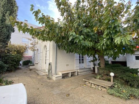 Villa Pieds dans l'Eau avec Terrasse, 4 Adultes et 3 Enfants, Canet-en-Roussillon - FR-1-750-29 Villa in Canet-en-Roussillon