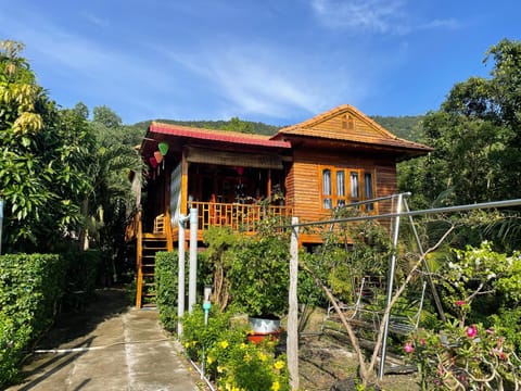 Nana Home, Entire Amazing Wooden Chalet Chalet in Phu Quoc