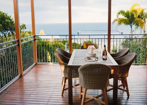 Tranquil Treetop Retreat with Pool and Ocean Views Appartamento in Sunrise Beach