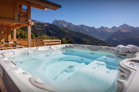 Day, Natural landscape, Hot Tub, Balcony/Terrace, Mountain view