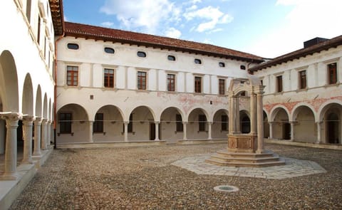 Facade/entrance, Landmark view